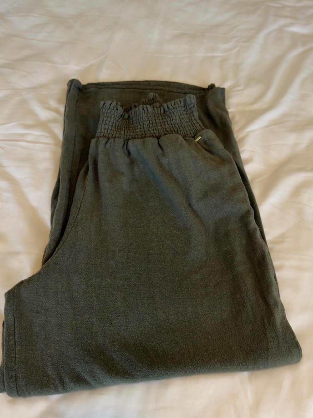 Guess Olive Wide-Leg Pull-On Pants - Picture 7 of 7